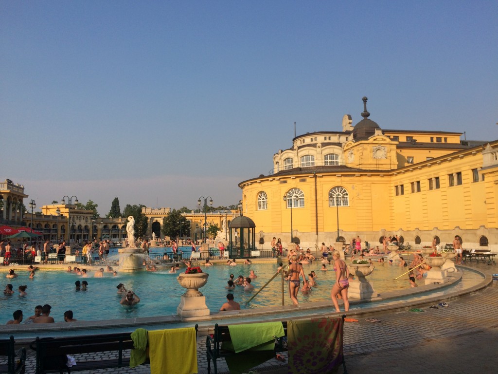 L'un des nombreux bains de la ville, ceux de Széchenyi.