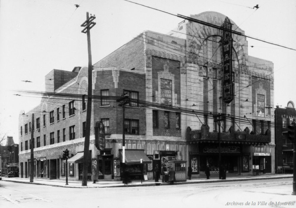 Cinéma Château en 1936 Ce théâtre construit en 1931, était situé au 6956, rue Saint-Denis, à l'angle de la rue Bélanger. Le lieu est maintenant occupé par le centre chrétien métropolitain. Photo : Archives de la Ville de Montréal