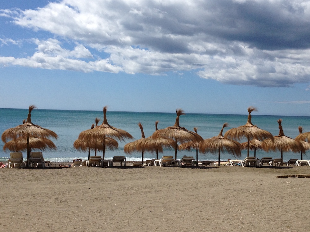 Il y a plusieurs bonnes raisons de s'arrêter à Malaga, dont les plages! Photo: lhotessedelair.com