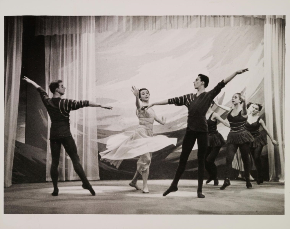 Photo: Bibliothèque de la danse Vincent-Warren. Fonds Iro Valaskakis Tembeck. Archives de la Ville de Montréal