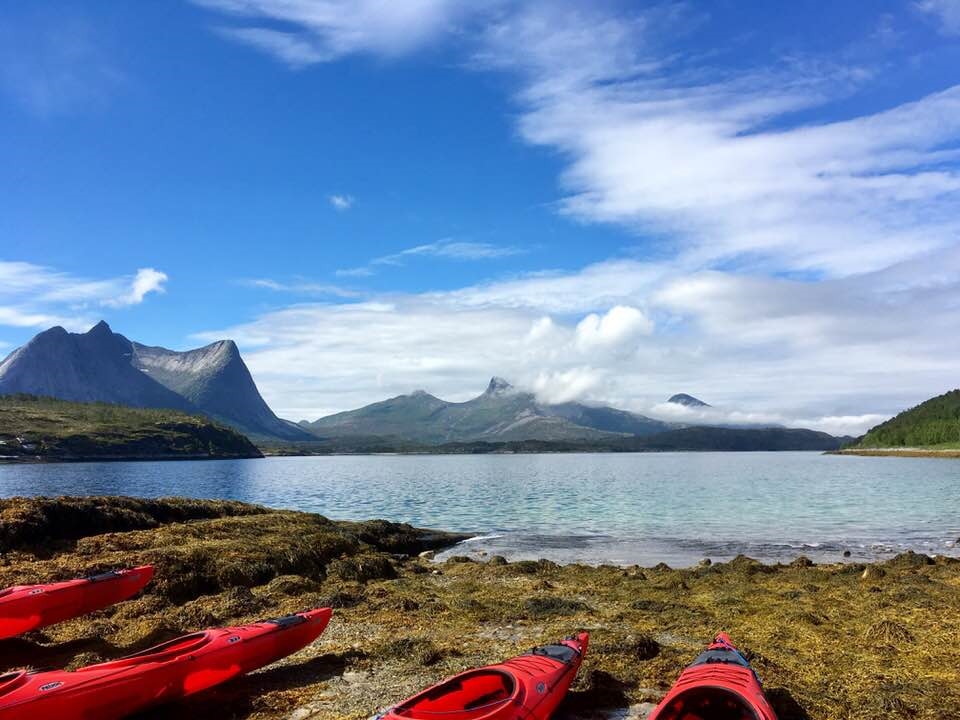 un séjour kayak-randonnée dans les fjords du nord de la Norvège qui permet d’accéder à un territoire de marche vraiment sauvage sans souci de se perdre. Photo: Anne Pélouas