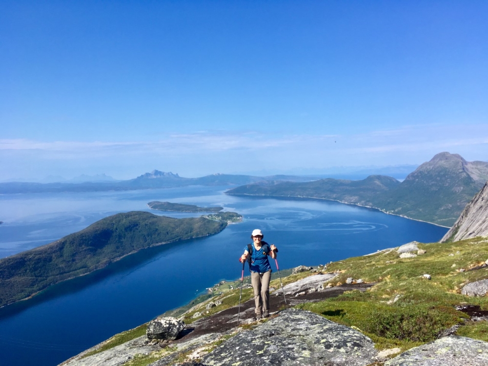 À l’assaut de Kobbenestind, vue sur les fjords. Photo: Anne Pélouas