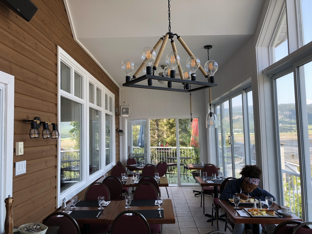 Le restaurant Chez Montagner propose une excellente tourtière du Lac. Photo: Marie-Julie Gagnon