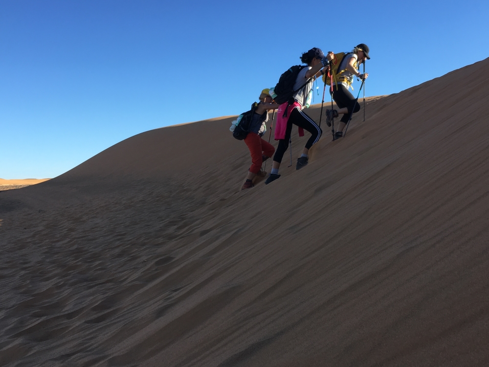 Jour 3, ascension d'une dune. Photo: Véronique Leduc