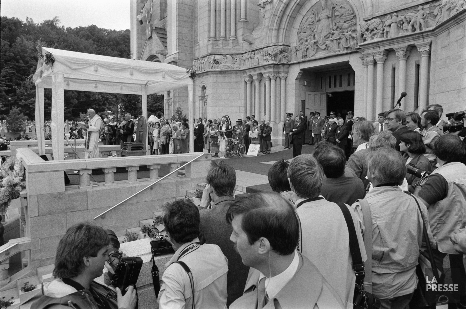 En Photos La Visite Du Pape Jean Paul II En 1984 Avenues Ca