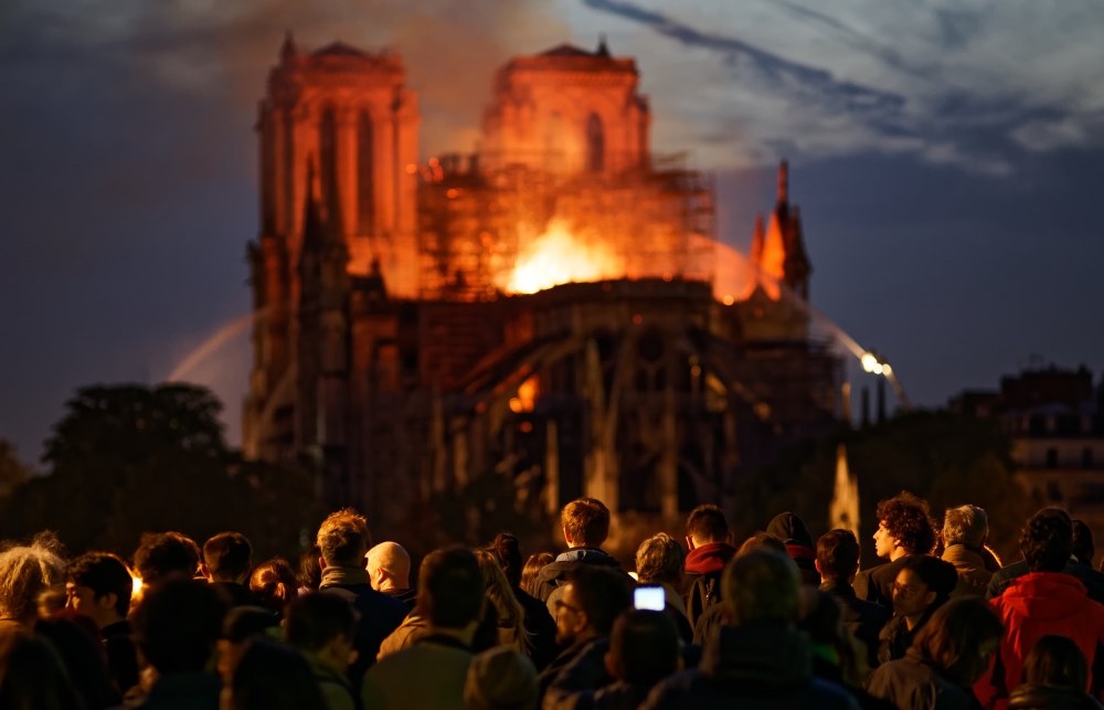 10 Photos époustouflantes De Lincendie De Notre Dame De Paris Avenuesca 7525